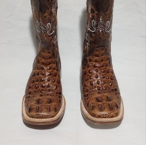 Dalton boots size3 youth
